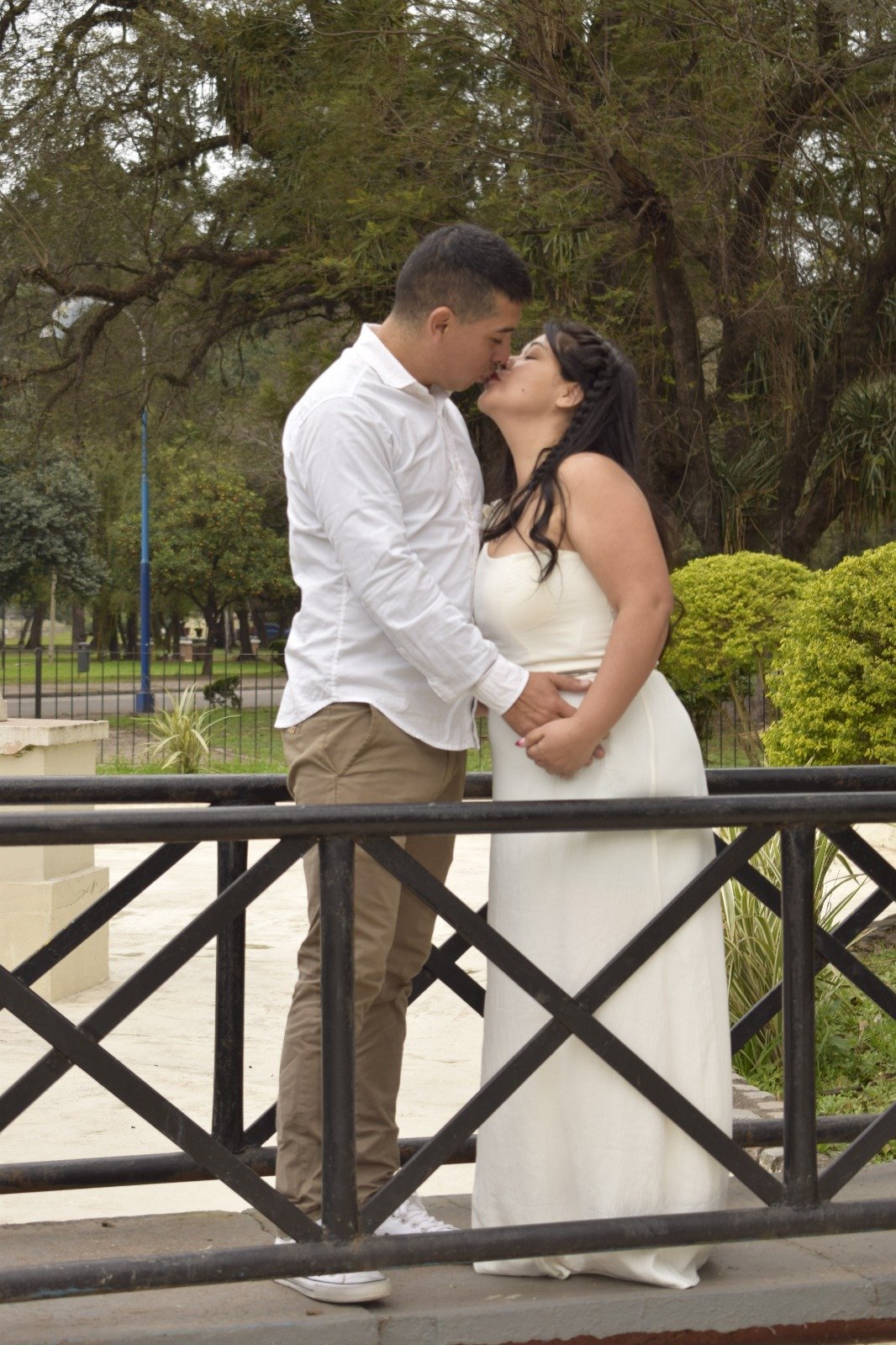 Marcos y Priscila besándose